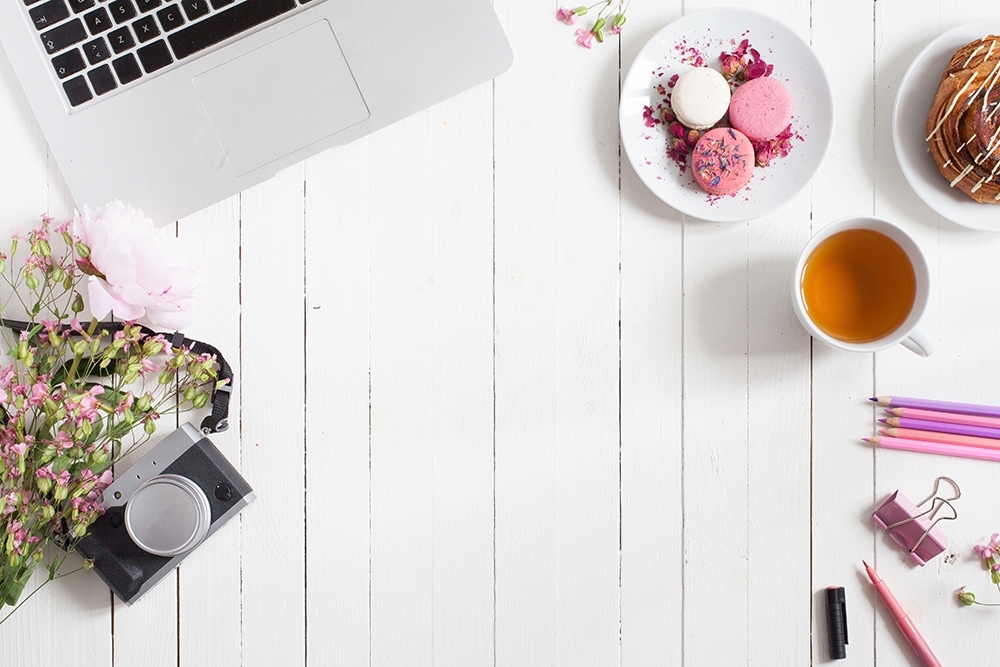 ノートパソコンとカメラ